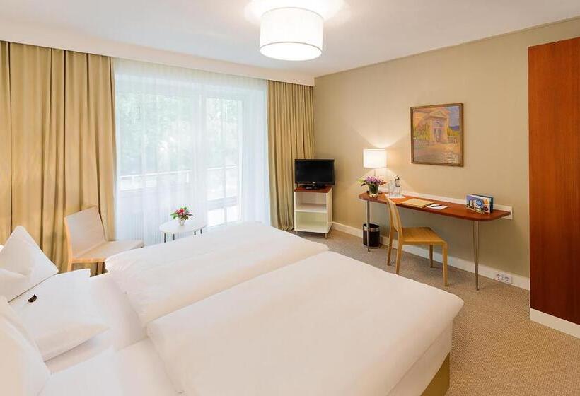 Номер Стандарт, At The Park