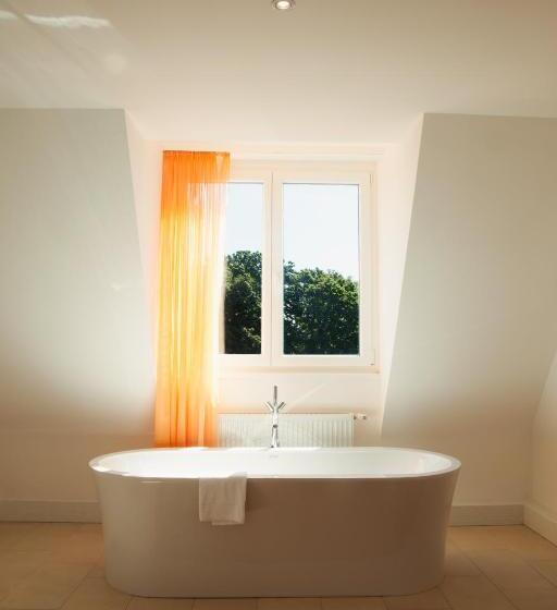 جناح دور أخير, At The Park