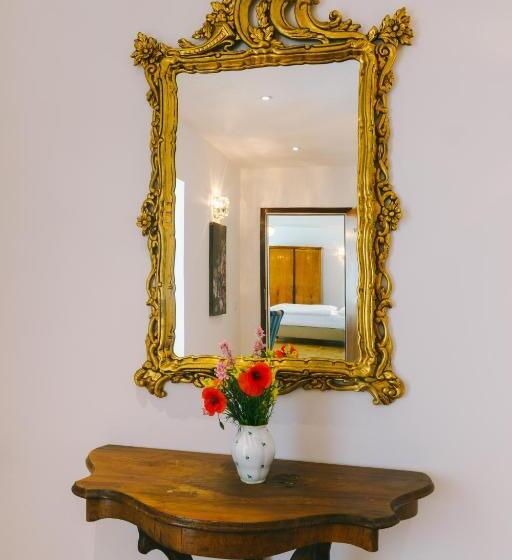 جناح دور أخير, At The Park