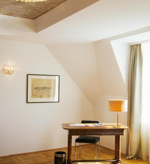 جناح دور أخير, At The Park