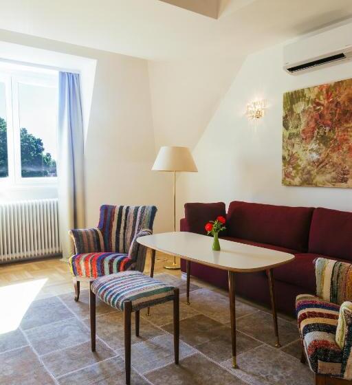 Пентхаус Люкс, At The Park