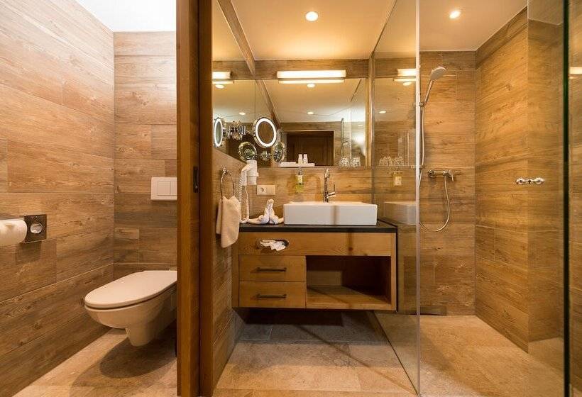 Номер Стандарт Трехместный, Berg Spa & Hotel Zamangspitze