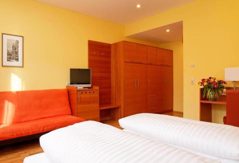 Номер Стандарт Трехместный, Central