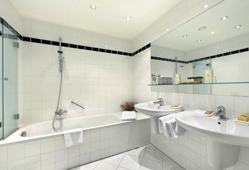 اتاق لوکس, De France