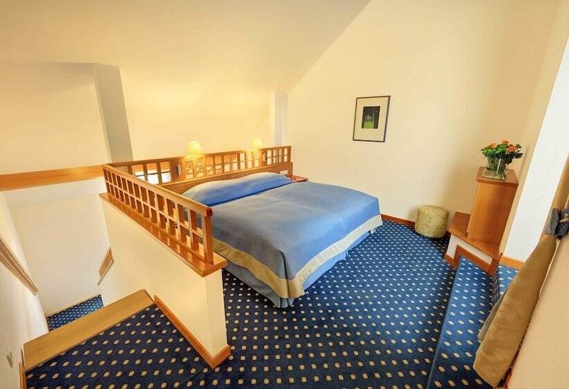 سوییت جونیور, De France