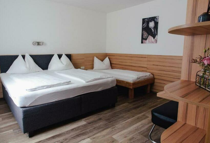 اتاق استاندارد سه نفره, Drei Kreuz