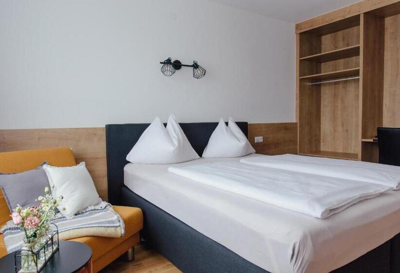 اتاق استاندارد چهار تخته, Drei Kreuz