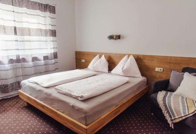 اتاق استاندارد چهار تخته, Drei Kreuz