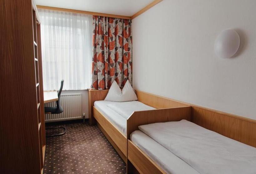 اتاق عادی, Drei Kreuz