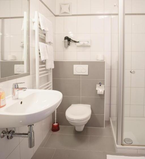 اتاق پنجتخته استاندارد, Drei Kreuz