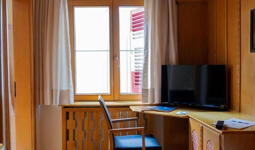 اتاق استاندارد یک نفره, Goldener Greif