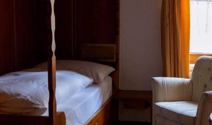 اتاق استاندارد یک نفره, Goldener Greif