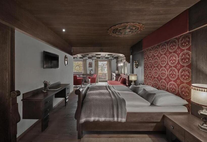 سوییت جونیور با بالکن, Goldener Greif