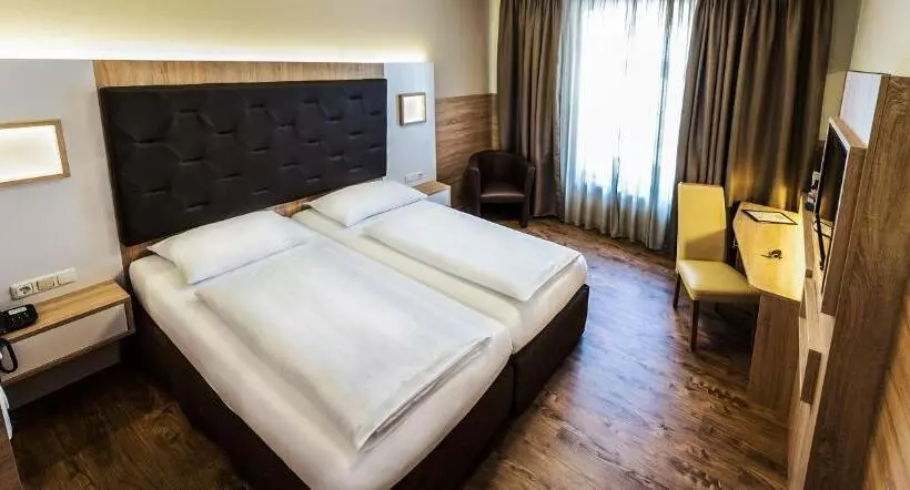 اتاق استاندارد چهار تخته, Theater Hotel Salzburg