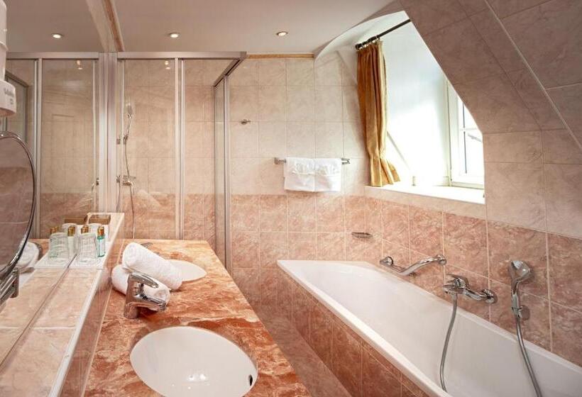 جناح جونيور, Grand Hotel Zell Am See