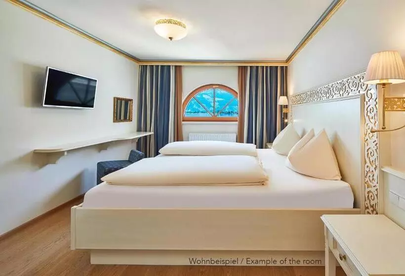 Superior suite with lake view, Grand Hotel Zell Am See