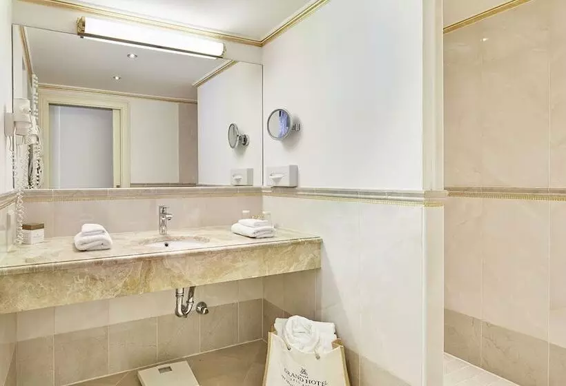 Comfort room with lake view, Grand Hotel Zell Am See