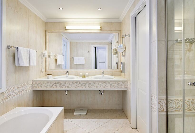 غرفة ديلوكس مطلة على البحيرة, Grand Hotel Zell Am See