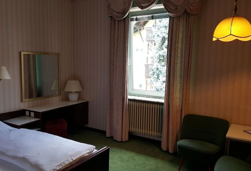 标准单人间, Hohenstauffen