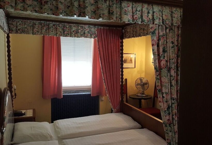 标准单人间, Hohenstauffen