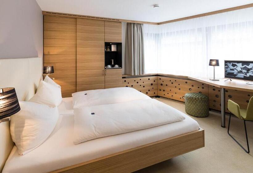 高级大房间, Messmer