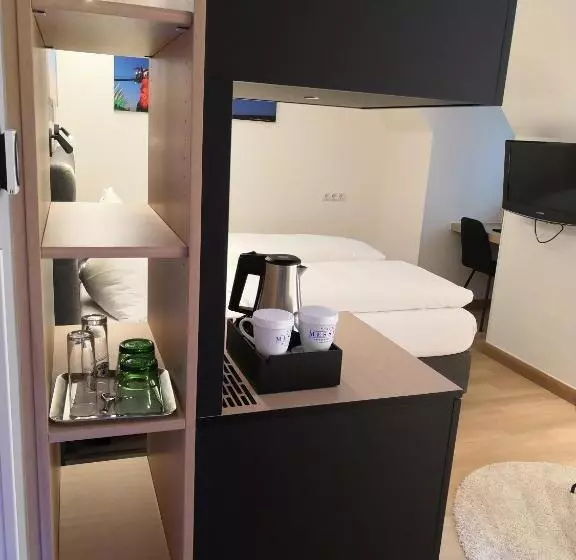Deluxe Zimmer, Messmer