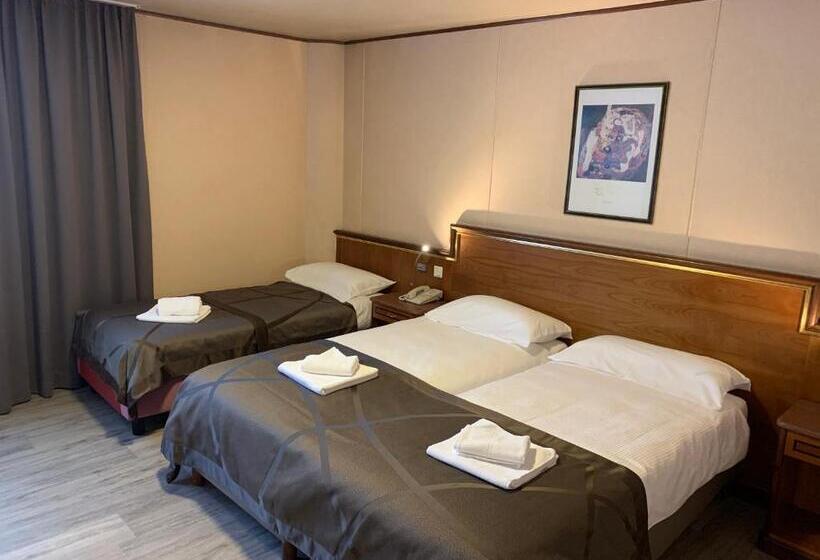 스탠다드 트리플 룸, Neue Post I Self Check In