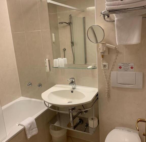 Quarto Triplo Standart, Neue Post I Self Check In