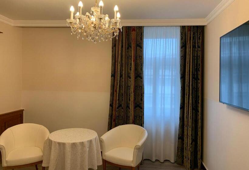 주니어 스위트, Neue Post I Self Check In