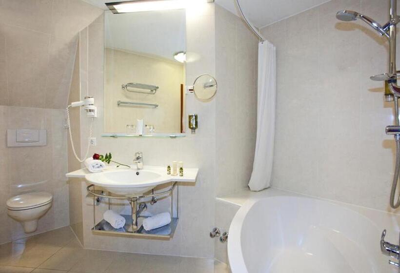 수피리어 룸, Neue Post I Self Check In