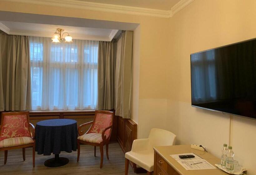 컴포트 룸, Neue Post I Self Check In