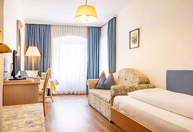 Standard Single Room, Restaurant Minichmayr