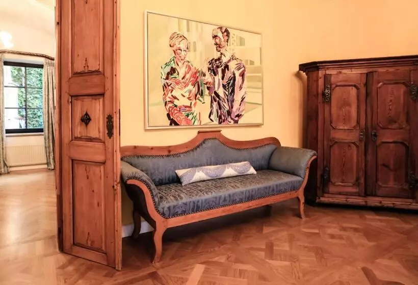 Suite, Schlossberg