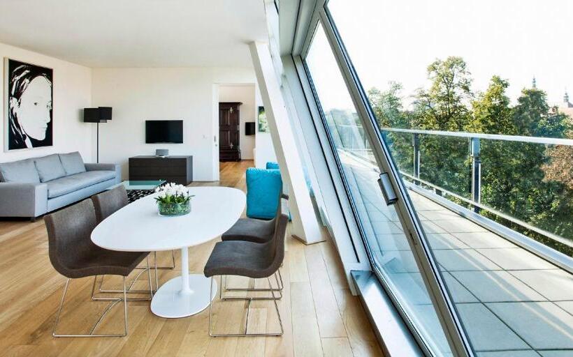 침실 2개 아파트, Schlossberg