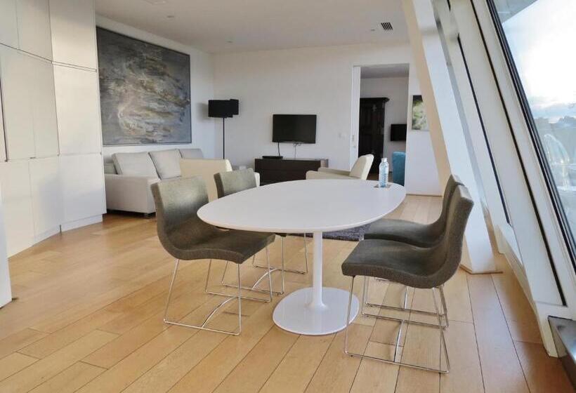 침실 2개 아파트, Schlossberg