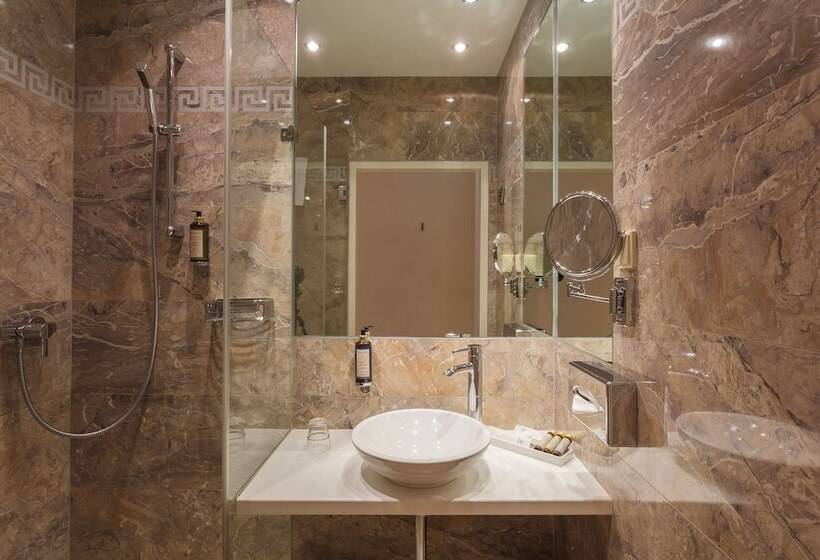 اتاق استاندارد یک نفره, Wandl