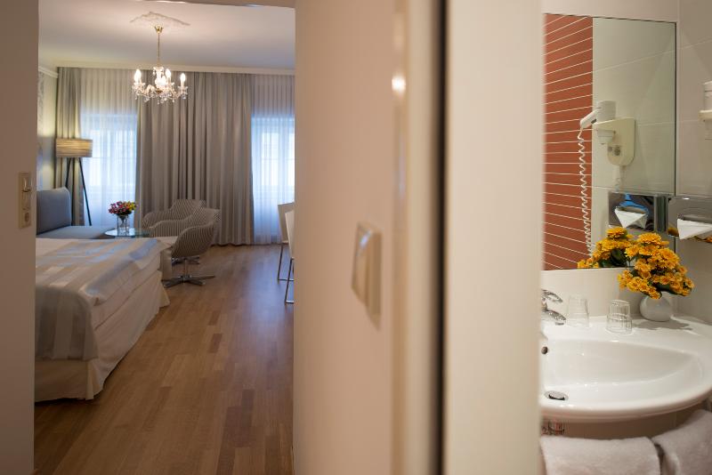 اتاق سوپریور, Wandl