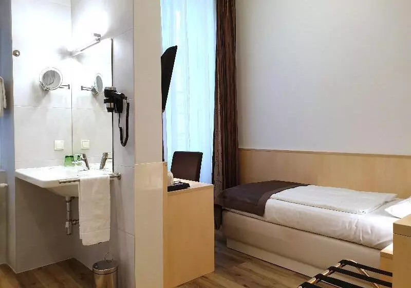 Chambre Standard Individuelle, Zipser
