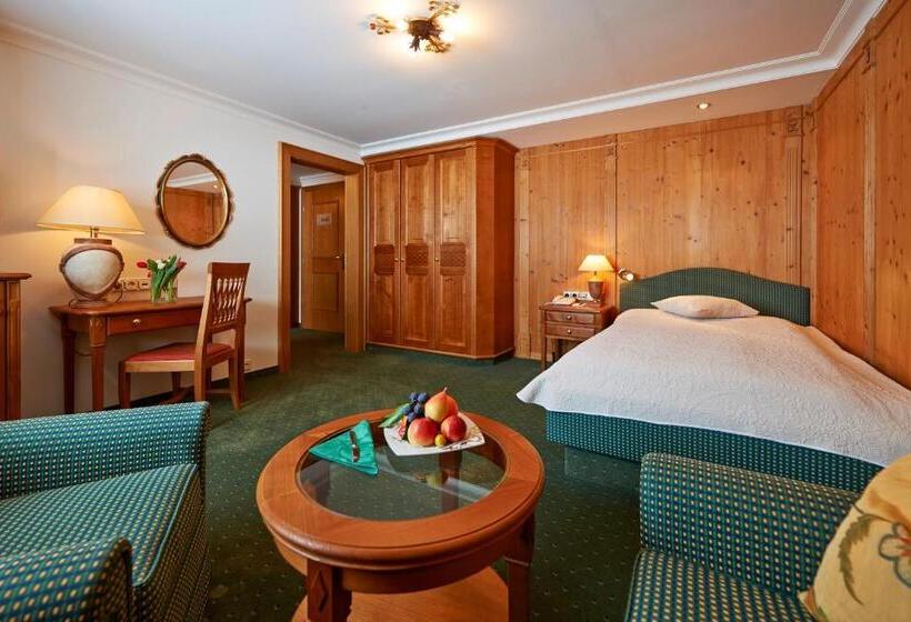 غرفة قياسية فردية, Zürserhof