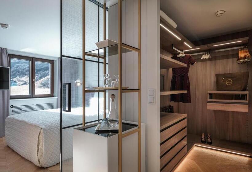 غرفة قياسية فردية, Zürserhof