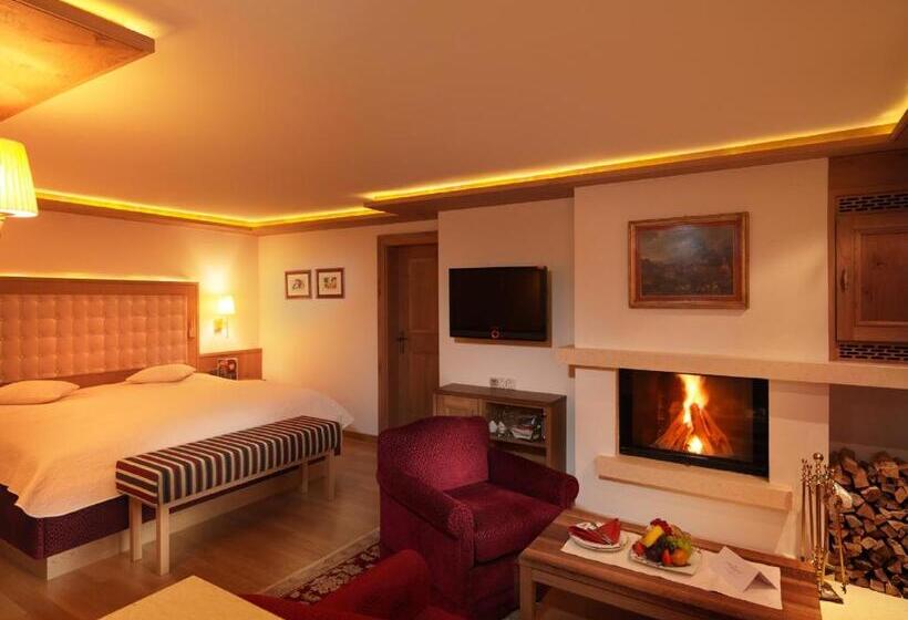 جناح جونيور, Zürserhof