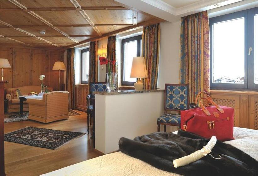 جناح جونيور, Zürserhof