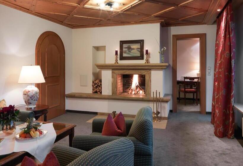 جناح مزوَّد بشرفة, Zürserhof