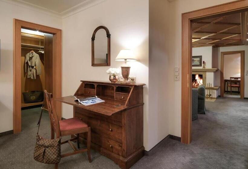 جناح مزوَّد بشرفة, Zürserhof