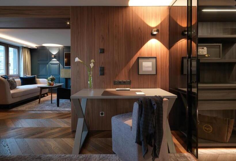 جناح إدارى, Zürserhof