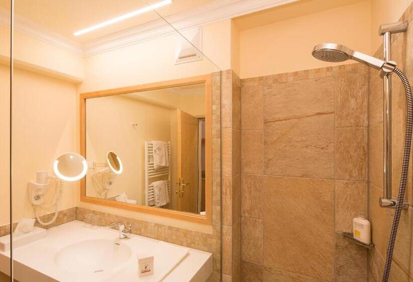 غرفة قياسية مزوَّدة بشُرفة, Zum Schwarzen Bären