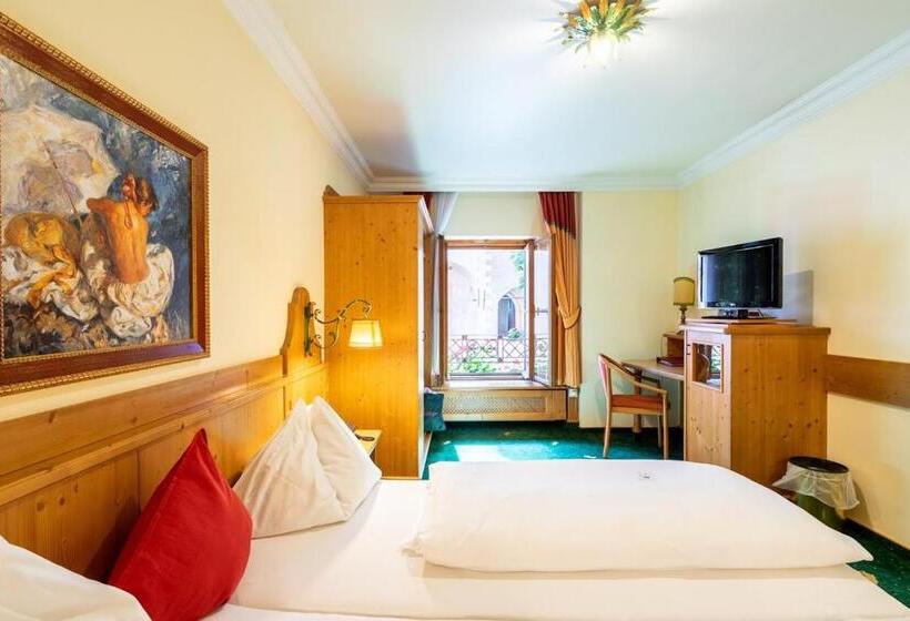 منزل غرفة نوم واحدة, Zum Schwarzen Bären