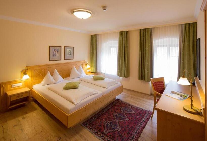 جناح عائلي, Zum Schwarzen Bären