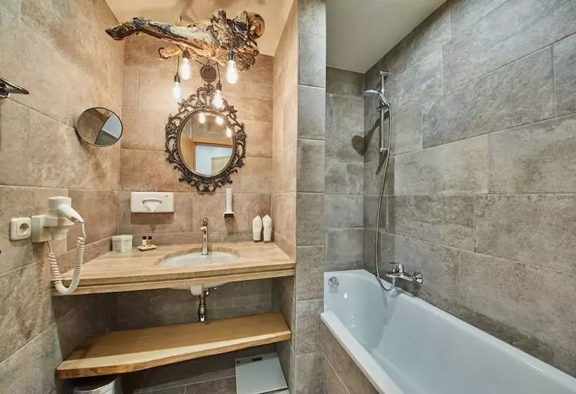 سوییت, Dorfhotel Glücksschmiede
