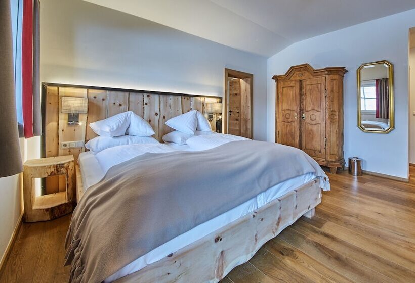 جناح, Dorfhotel Glücksschmiede